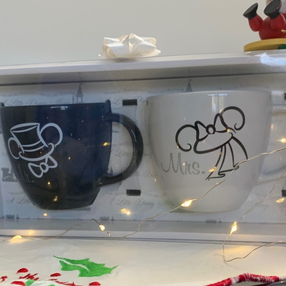 Disney Black and White Mr. and Mrs. Mugs NWT Large holds 16 oz each - Picture 4 of 16